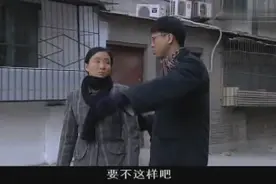 女子帮邻居摊位卖内衣，竟还多买了五块钱，厉害厉害视频封面