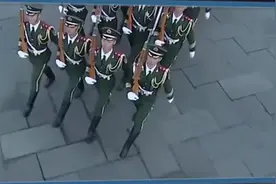 仪仗队天安门升国旗，为什么要走138正步，看完觉得心潮彭湃！