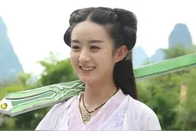 心疼！赵丽颖双脚短得出奇 34码的脚从未穿过合适的高跟鞋图片
