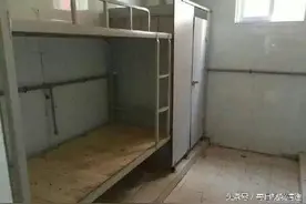 一学校将方便的地方改为学生睡觉的地方，想问这是谁想的，站出来图片