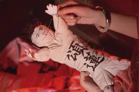 大红灯笼高高挂：丫环想上位自己点起了灯，还做木偶陷害四太太视频封面