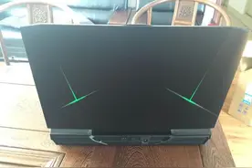 室友花一万七千元买的神舟笔记本、试玩LOL图片