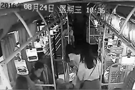 姑娘突然晕厥 公交车紧急变身救护车图片