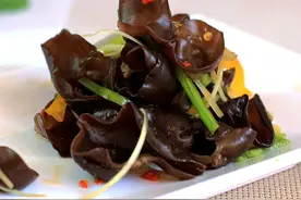 木耳脆生生的秘诀--脆拌秋木耳图片