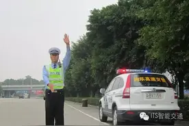 开车不用再带行驶证、驾驶证了！深圳交警全国首推“手机电子证照”图片