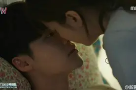 《W两个世界》第10集剧评第一集的姜哲和第十集的妍珠图片