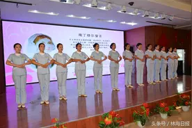 脱帽换装展新颜—呼伦贝尔市精神卫生中心改换分体服上岗仪式图片
