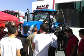 凯斯纽荷兰高效农机齐聚2016新疆农业机械博览图片