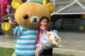 荷尔蒙走红泰国女星Fon领学位证书 众多粉丝到场祝贺图片