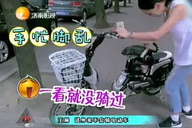 “雪姨”送外卖不会骑电动车 遇粉丝合影要求给鸡排图片