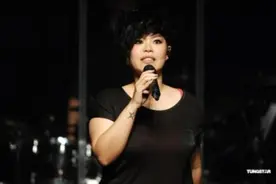 像是一场角力中其中一方放弃了歌词图片