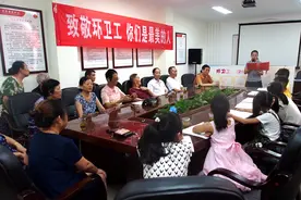 长沙青少年手绘缤纷手抄报 致敬环卫工人倡议爱护环境图片
