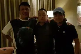 王宝强离婚事件后晒近照 与国乒队大腕合影图图片