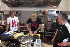 F1车手厨艺如何？小红牛车手为你做寿司视频封面
