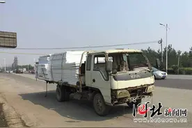 唐山交警查获一报废“骷髅车” 啥都没有也敢上路拉货图片