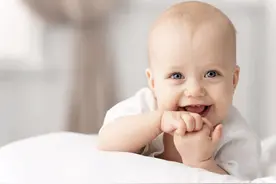 育儿小窍门：幼儿喜欢对父母撒娇怎么办？图片