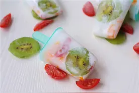 教你自制真正的水果冰棒，五彩缤纷太漂亮，老公夸我手艺太巧了。图片