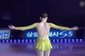 告别竟是如此的不舍！金妍儿黄衫演绎经典《小丑进场》图片