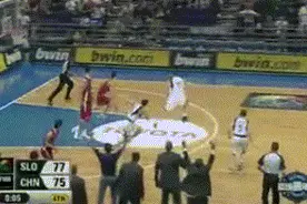 王仕鹏十年前的这记惊天绝杀送中国进八强，那时候他就是王科比图片