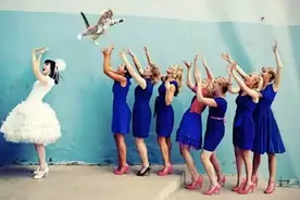 外国搞笑婚礼：新娘不扔捧花改“扔猫”！图片