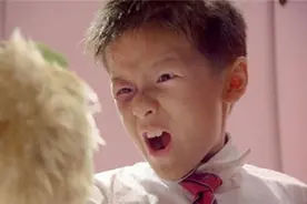 从黝黑干瘦的假小子一跃变成二次元美少女，满屏少女力萌翻全场图片
