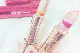 推上被狂刷屏的Kailijumei果冻唇膏，唇膏颜色会变的哟图片