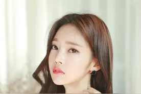 看了半天也没看明白姑娘这鞋子与袜子，谁来帮帮我图片