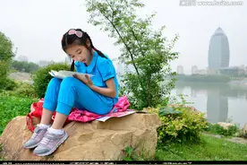 拾田螺的小姑娘图片