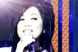 古版神雕侠侣主题曲是她和周华健唱的，亲自演唱现场版让人激动！图片