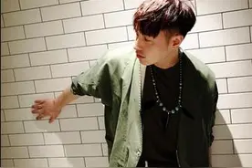潘玮柏的歌声是非常让人沦陷的，私下的穿搭也更是帅气！图片