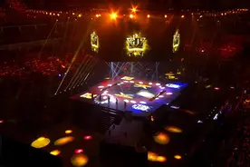 “辣个大哥”回来了！Gogoing现身LPL总决赛主持席图片