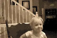 爆笑GIF：学生妹放学兼职图片