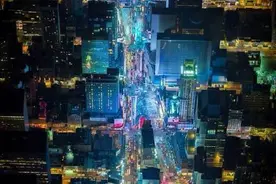 这不是电路板，而是纽约的夜景，灯火璀璨～图片