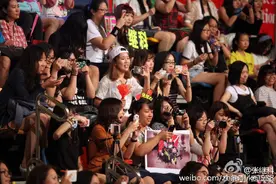 张继科细心教学堪比撩妹，马龙:回去跪榴莲！图片