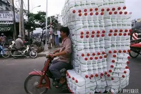摩托车表示压力很大！越南人骑摩托车是在表演杂技吗？图片