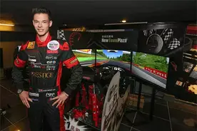 超过50万港币的模拟器，很多世界级专业赛车手亦使用它练习图片