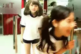 搞笑GIF：消防员：赶快跳啊！我该下班了图片