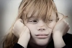 脾气差，其实就是自私。别再让你的自私，伤害了最亲的人。图片