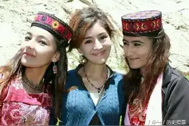 直击中国唯一的白人民族塔吉克族：族里都是俊男美女，非常爱国图片
