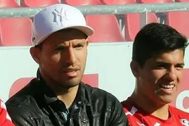 球星与他们的兄弟：苏牙哥哥换了国籍  巴神兄弟如孪生图片