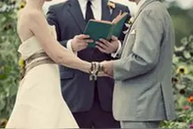 岳父六十大寿前来庆贺，看到门口的路虎，我掉头就走图片