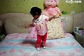 宝妈必看：一岁宝宝跳舞，江南style！真是可爱极了！图片