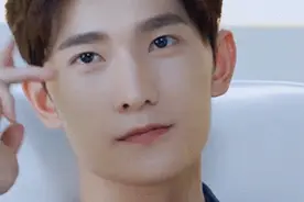 《微微一笑很倾城》杨洋扮得了狂拽酷炫，演的了傻白甜，你见过吗图片