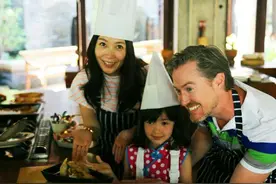 Poppy越来越美，公主裙已经过时了，指甲油现在才是她的最爱图片