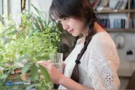 岳母生日我送一万金手镯她高兴，现在老婆大发脾气把手镯退回图片