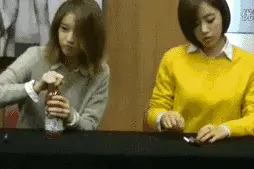 搞笑gif图：终身难忘的过肩摔，新娘会记你一辈子的！图片