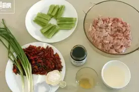 四川不仅出美女，还有做得一手好菜的小鲜肉图片
