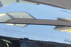 汽车漆面沾上水泥什么方法处理不伤漆？图片