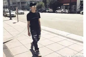 林俊杰阳光下街拍帅气十足 521这是表白谁？安以轩无辜进评论图片