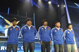 粉丝为洗澡狗uzi制作的图集，我们等你回S6带着世界总决赛冠图片